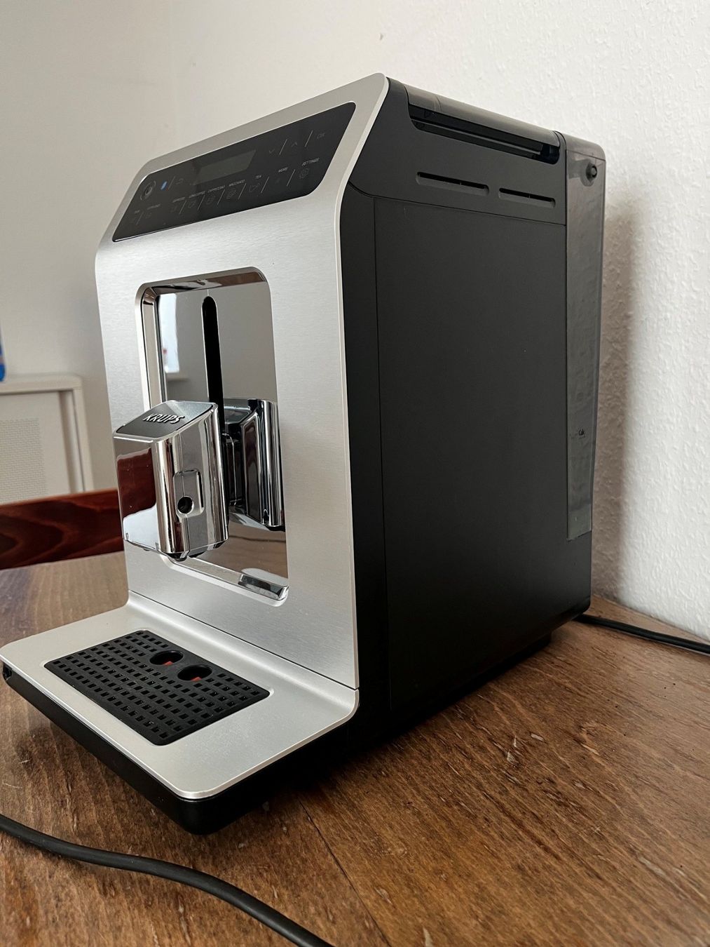 Krups Macchine per caffè & Macchine per espresso: KRUPS Evidence EA89 Kaffeevollautomat mit Milchsystem & Edel – Usato da Waltenschwil venduto da Jefra1 1