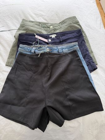 Lot de 4 shorts taille 40 EURO 