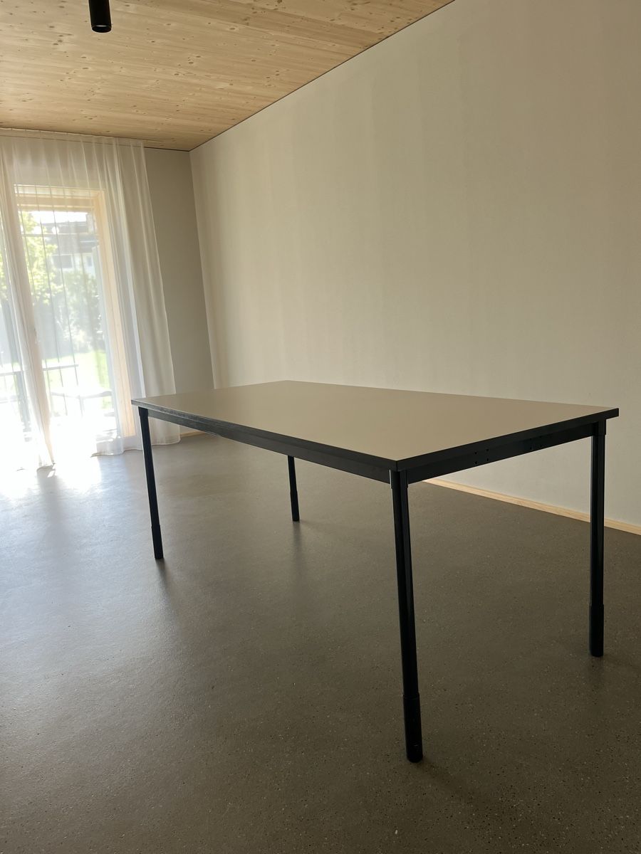 Scrivanie: Bürotisch – Usato da Langenthal venduto da 123.