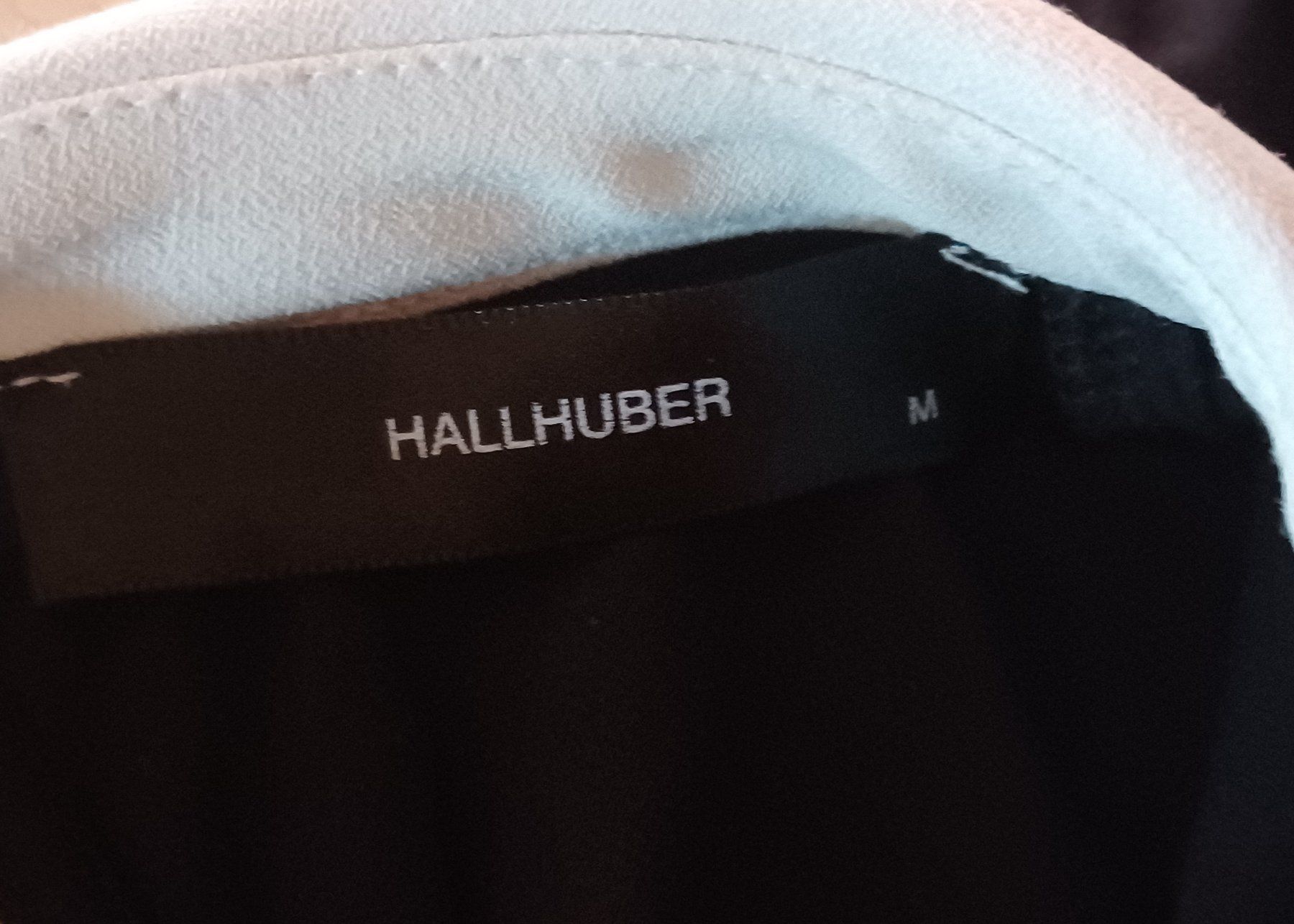 T-shirt: Shirt mit weissem Kragen – Usato da Oberbipp venduto da sina666 1