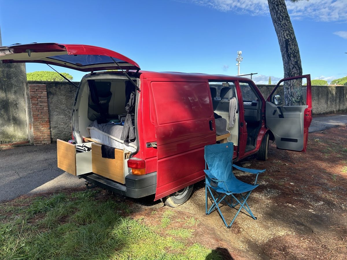 VW Camping Fahrzeuge: VW T4 Camper für Abenteuer – Gebraucht aus Oberbipp von JLO26