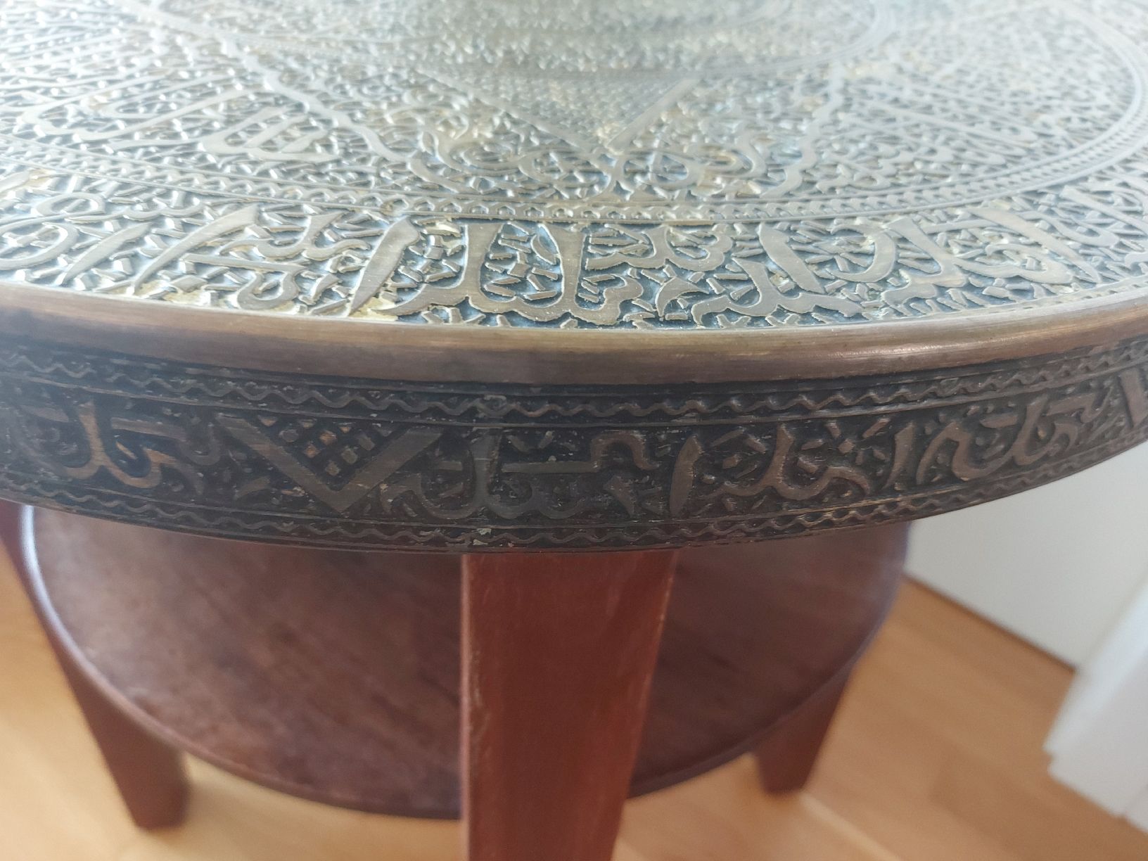 Tavoli: Art Deco Beistelltisch mit Messingplatte – Usato da Ostermundigen venduto da son_vd9k 2
