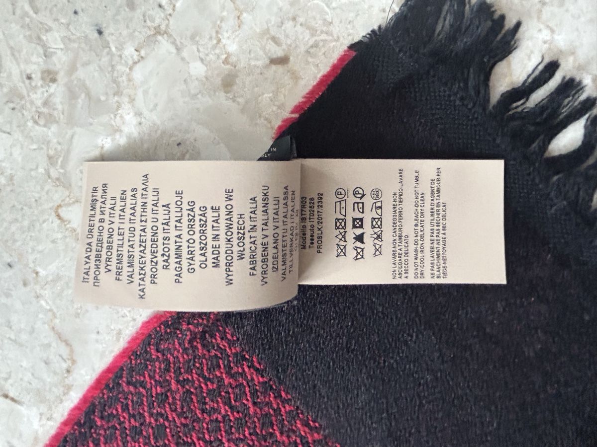 Versace Foulard & Sciarpe: Sciarpa VERSACE – Nuovo (secondo la descrizione) da Locarno venduto da Matic04 4