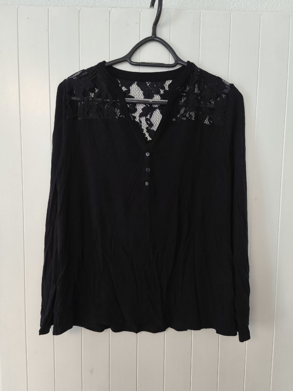 Blusen, T-Shirts & Tops: Damenbluse, Schwarz, 95% Viskose – Gebraucht aus Wohlen AG von art_9qvl