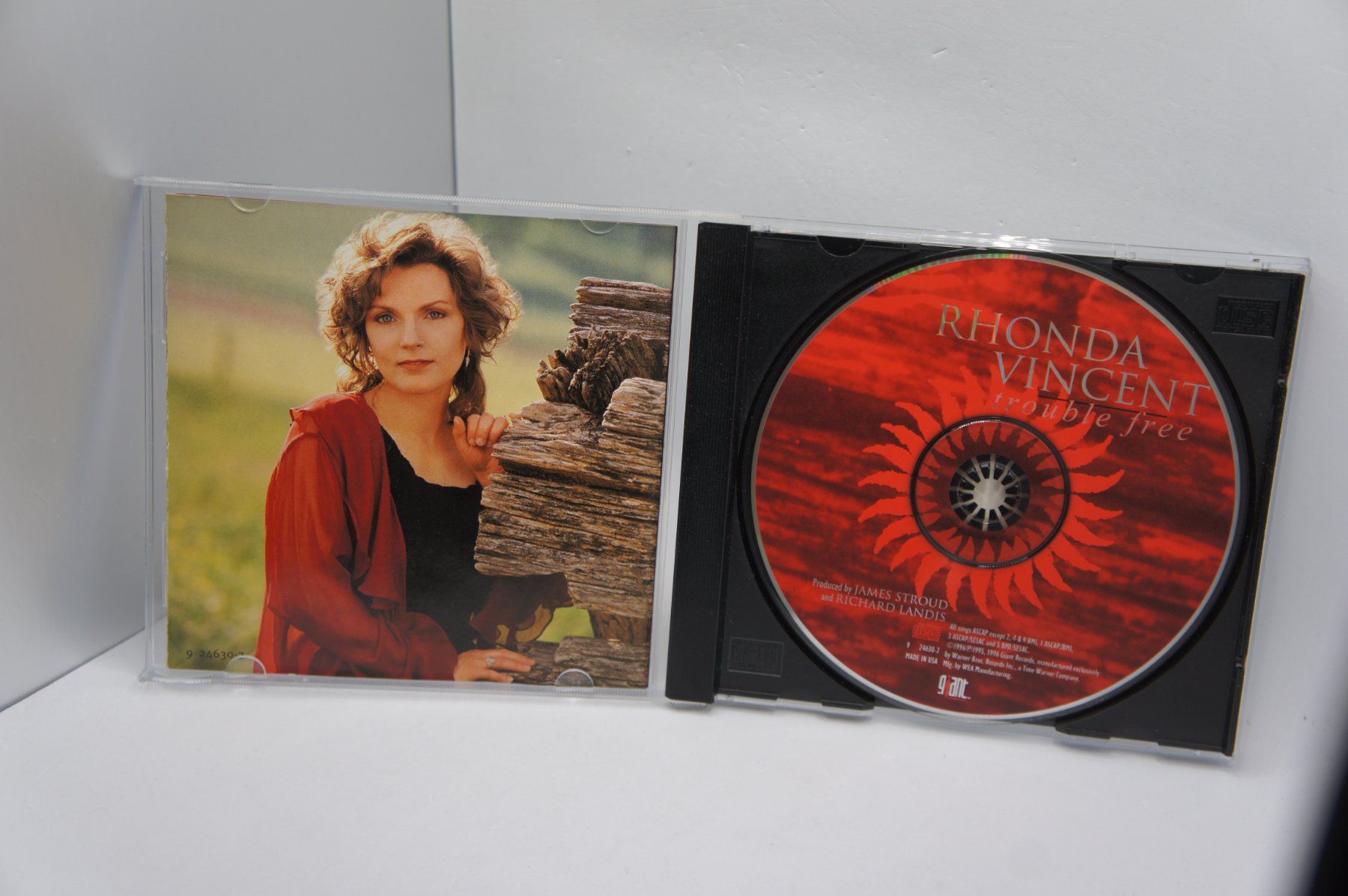 CDs: CD Rhonda Vincent - Trouble Free – D'occasion à Ernetschwil par luisvonerni 2