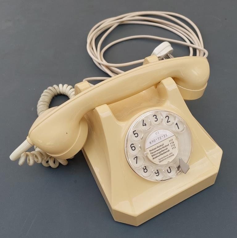 Telefoni: Altes Wählscheiben-Telefon – Usato da Ermenswil venduto da Brun12