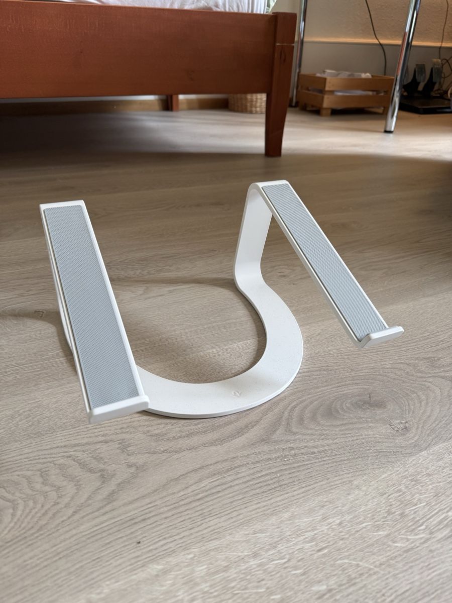 Racks & Cavalletti: Support Laptop Curve  – Usato da La Neuveville venduto da sim_5lpj
