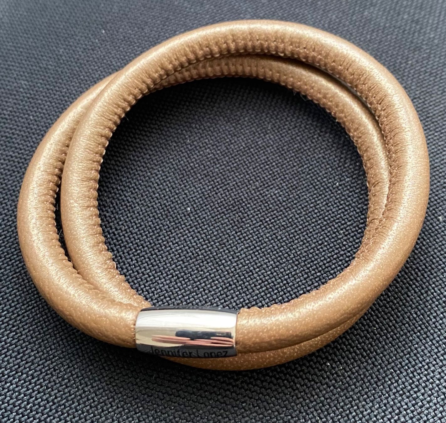 Bracelets: Lederarmband 40cm, Verschluss magnetisch, bronzefarben – D'occasion à Reichenburg par Noxima 2