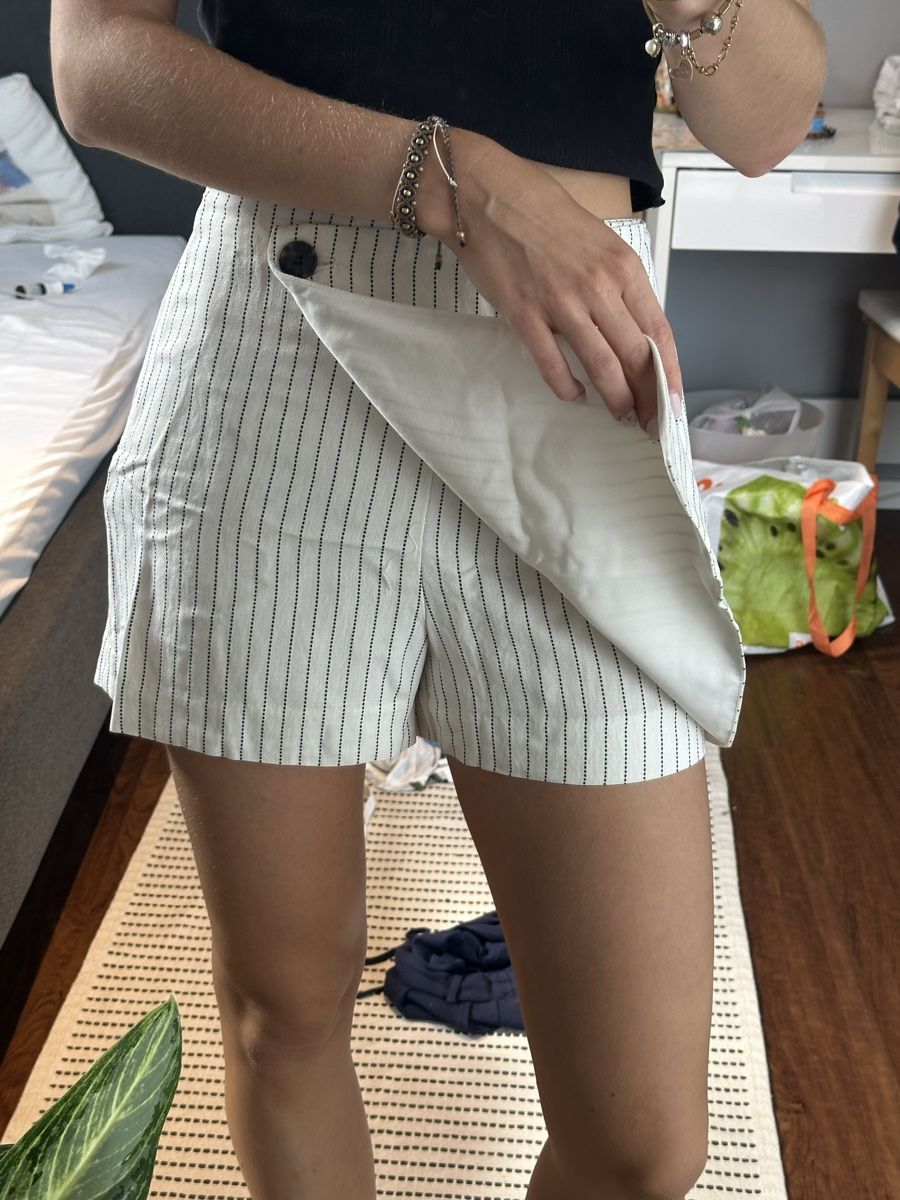 H&M Pantaloni: H&M Skort gestreift weiss schwarz  – Usato da Grafstal venduto da jes_t6s7 1