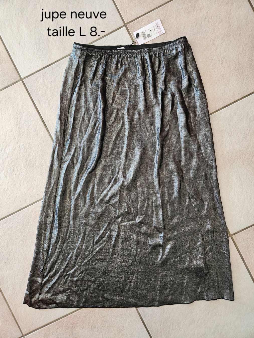 Röcke: Jupe neuve taille L – Gebraucht aus Vétroz von sas_yln5