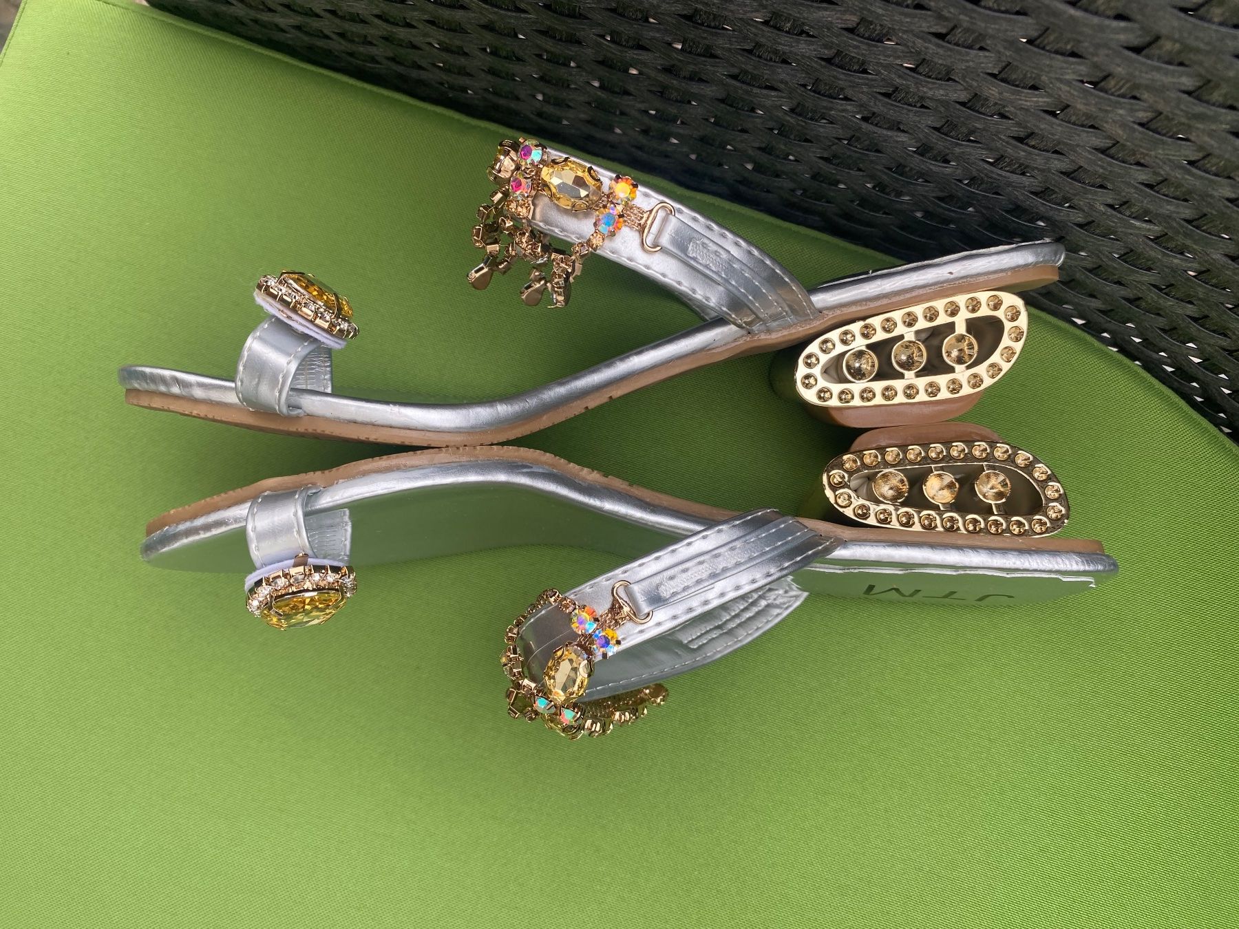 Chaussures femmes: SUMMERTIME - stylische/edle Flip-Flops mit Décor, silber, 39 – Neuf (Voir description) à Winkel par ferrari2022 2