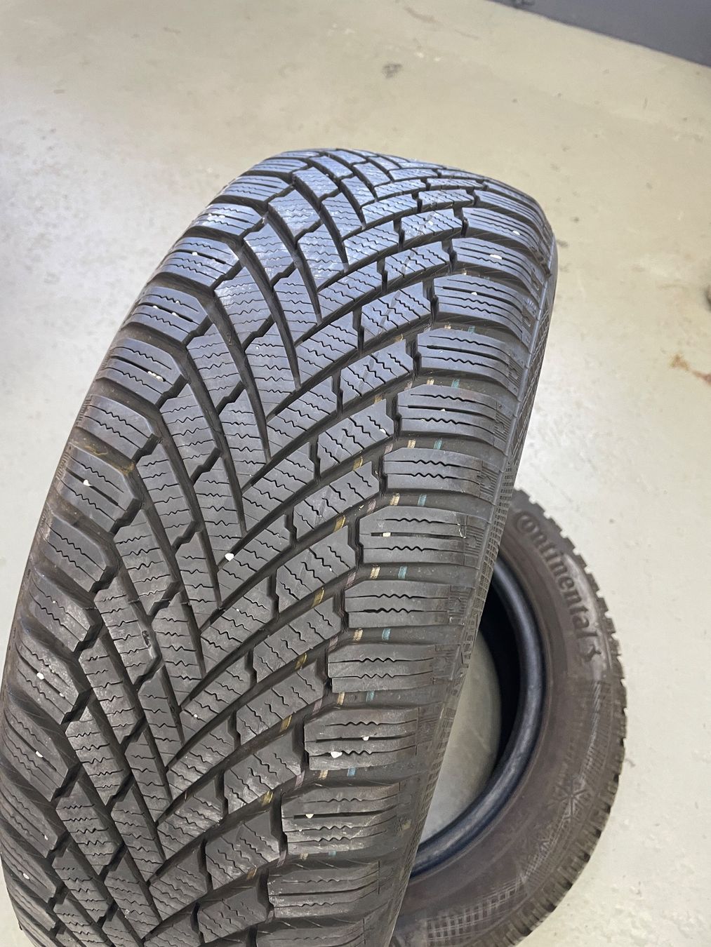 Continental Pneumatici & Ruote complete: 2x Winterpneus 195/55 R15 – Usato da Urtenen-Schönbühl venduto da inf_yc7h 2