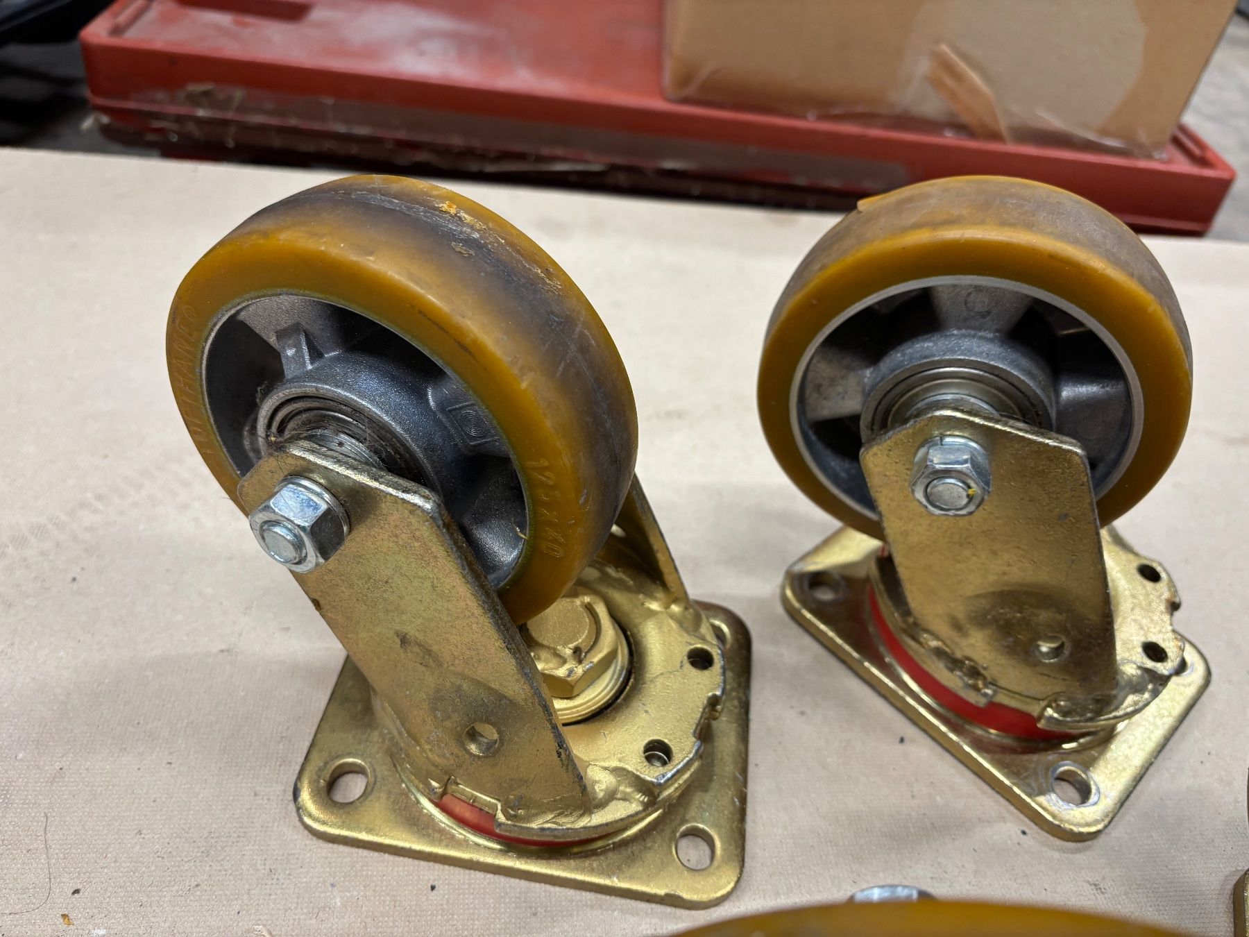 Altro per stoccaggio & trasporto: 4 Stk. Schwerlastrollen, Bockrollen, Lenkrollen, mit Bremse – Usato da Winterthur venduto da ReUse_Baumarkt 2