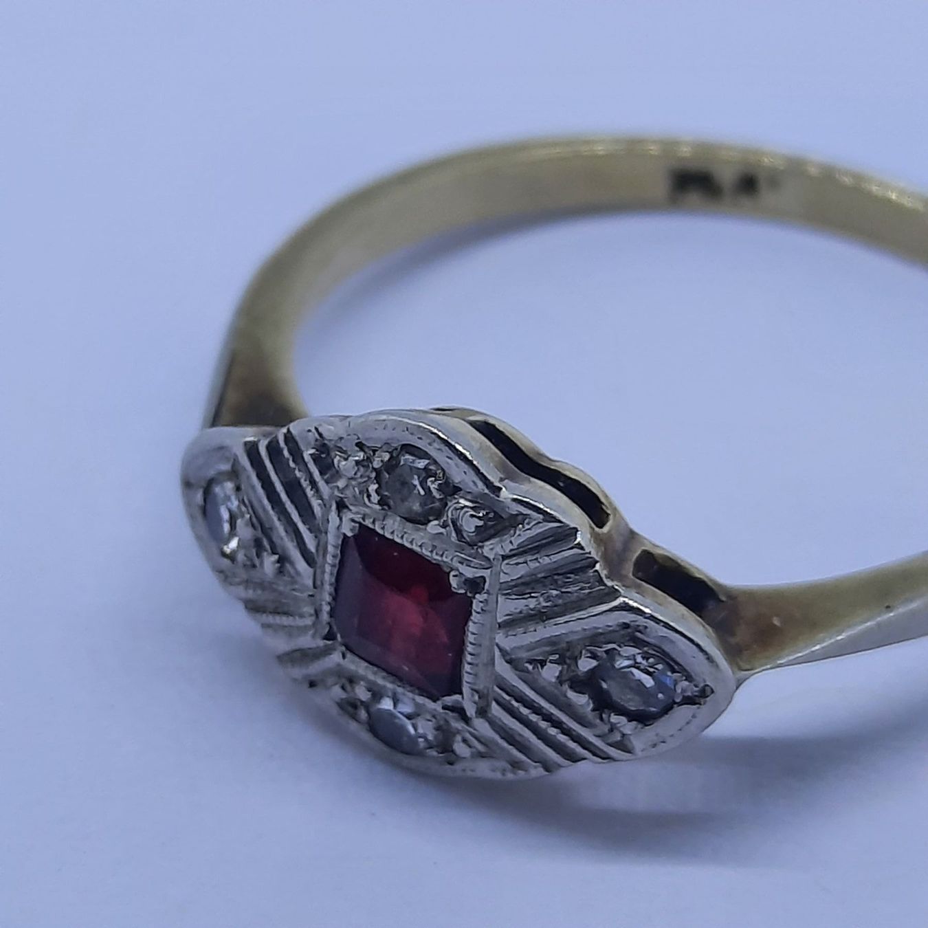 Anelli: Goldring mit edlem Rubin Edelstein – Usato da Unterägeri venduto da Altgoldschmuck 2