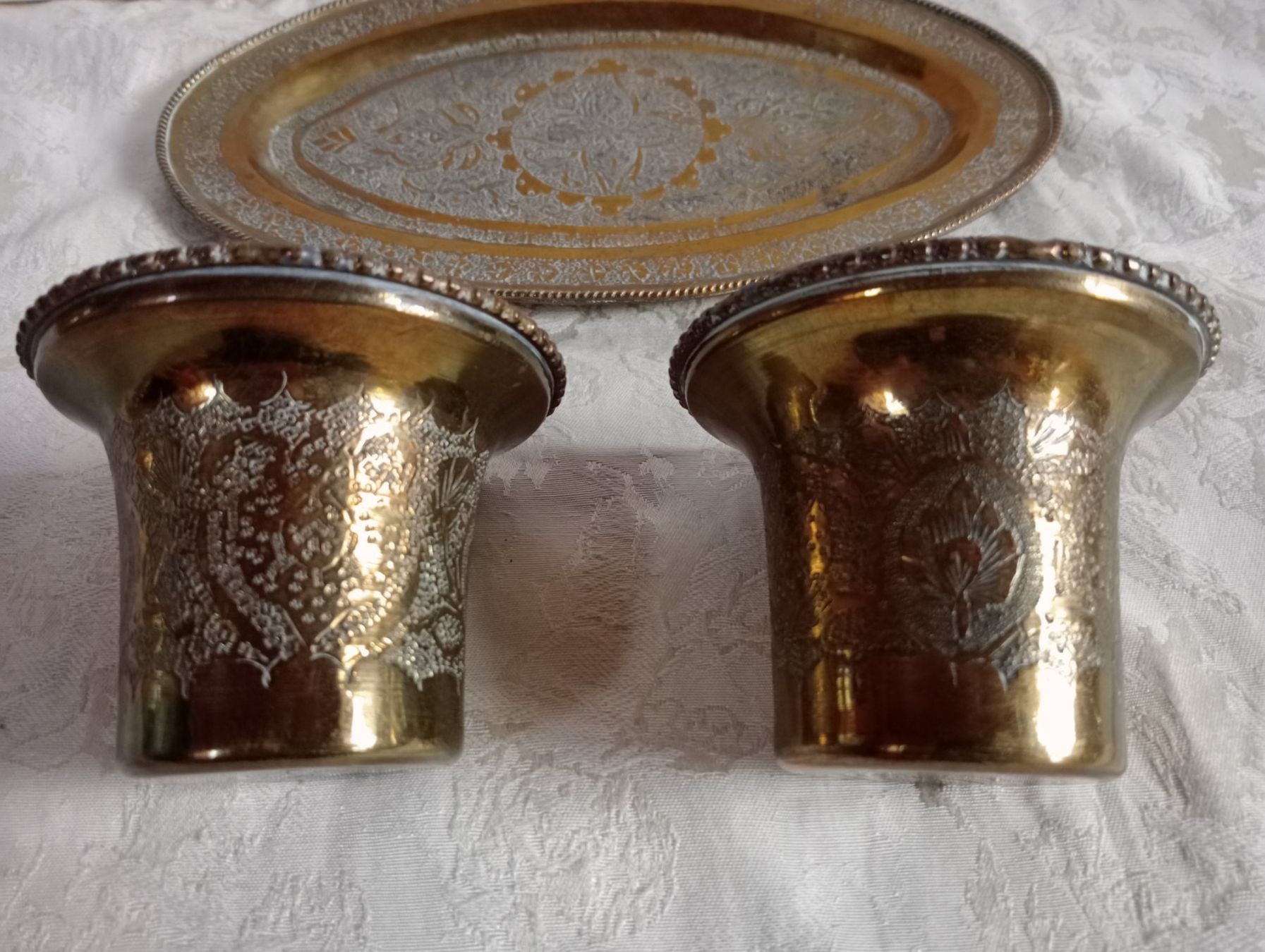 Piatti di portata: Vintage Messing Tablett mit  Becher orientalisch Handarbeit – Usato da Oberdorf BL venduto da Barocki888 4