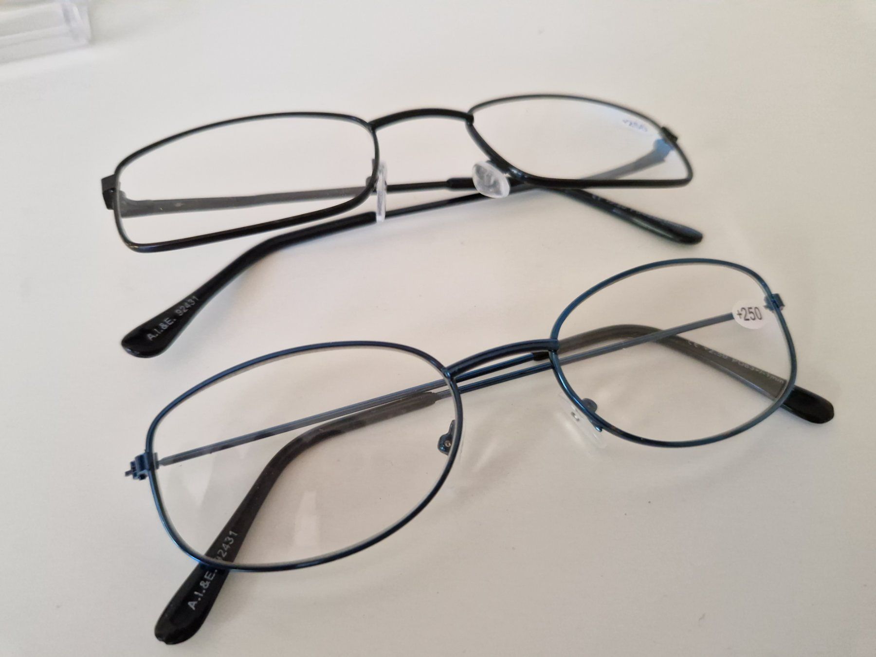 Occhiali & Lenti: 2x Lesebrille +2.50 (fabrikneu) – Nuovo (secondo la descrizione) da Uster venduto da -FPS-