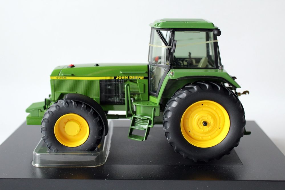 Tracteur John Deere 8010 Schuco 1:32 (Neu und originalverpackt) in Vionnaz für CHF 67 - mit