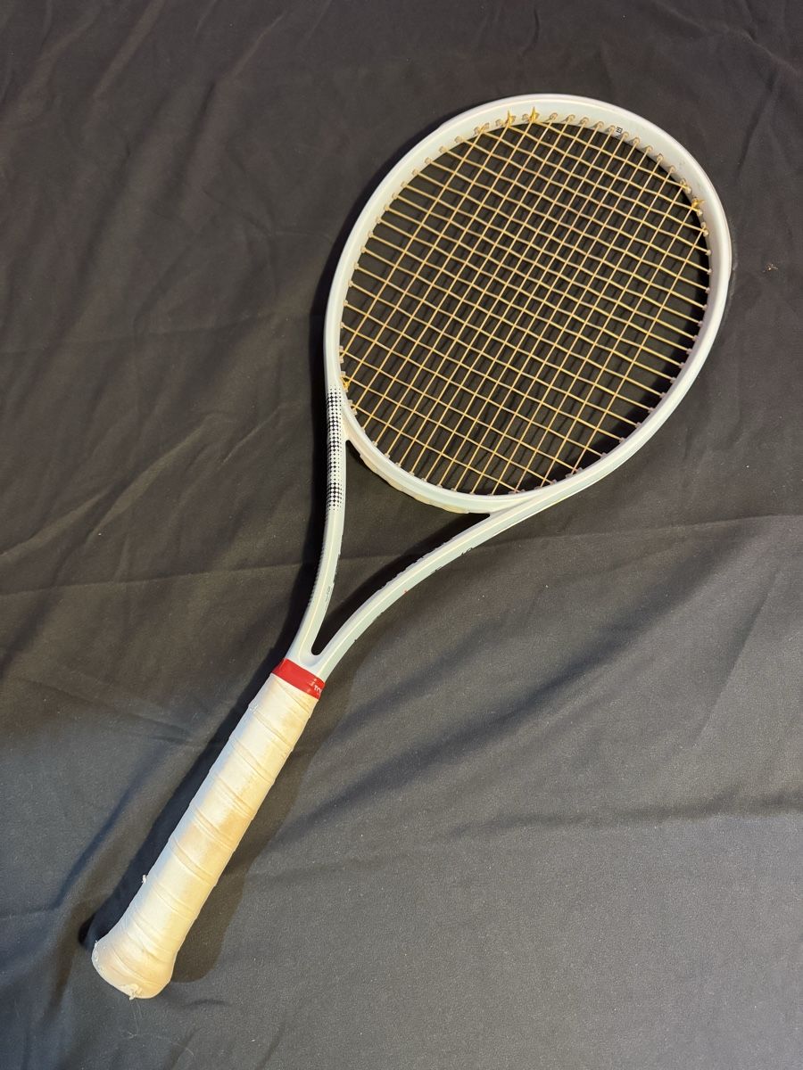 Wilson Racchette: Wilson SHIFT 300g, Griffgrösse 3 – Usato da Wettingen venduto da Chuljaa