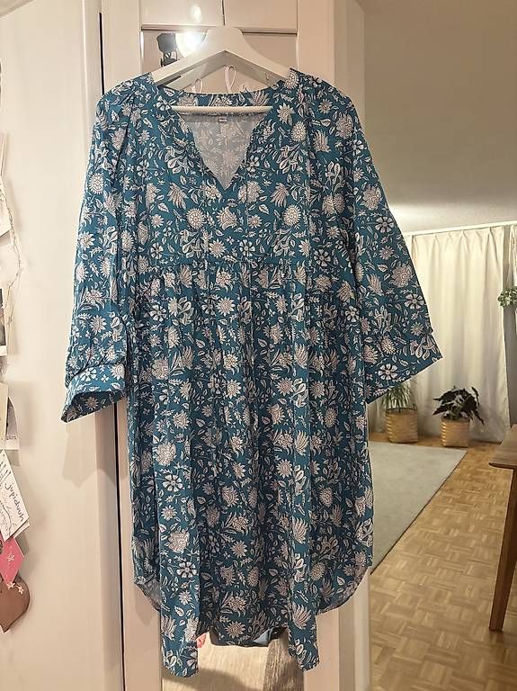 Robes: Kleid – D'occasion à Wittenbach par urs_8ndz