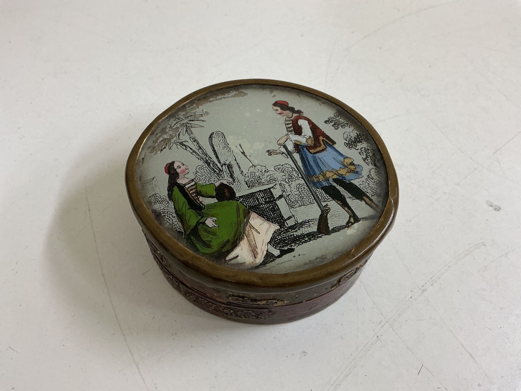 Dosen: Antike runde Dose mit fixiertem Deckel, 19 JH. – Gebraucht aus Bern von vielerart
