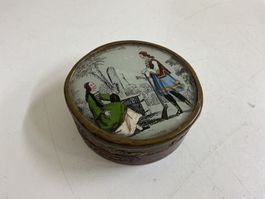 Antike runde Dose mit fixiertem Deckel, 19 JH.