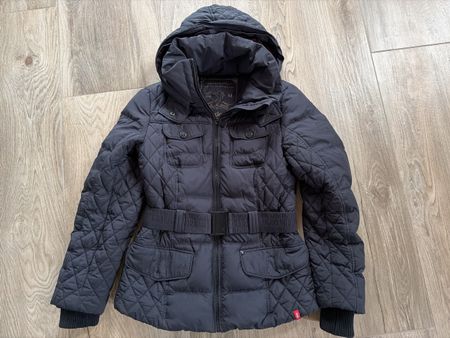 Damen Steppjacke schwarz mit Gürtel Grösse M