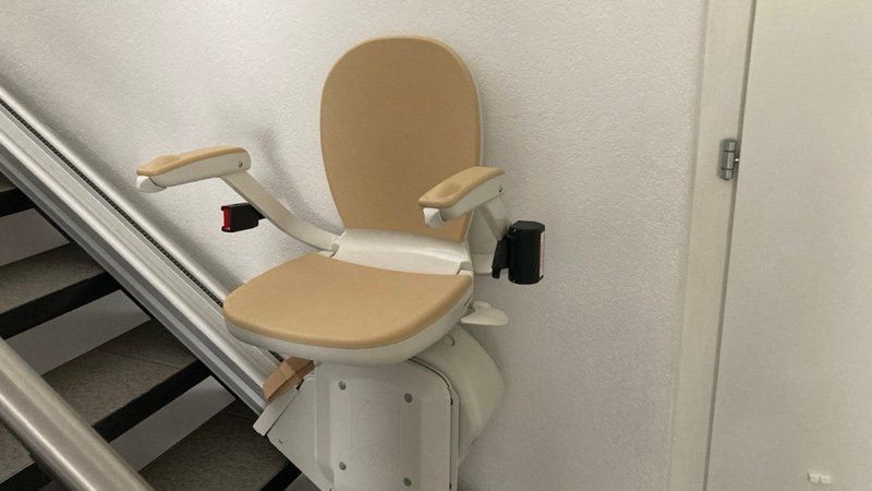 Escaliers: Treppenlift – D'occasion à Wallisellen par 77433