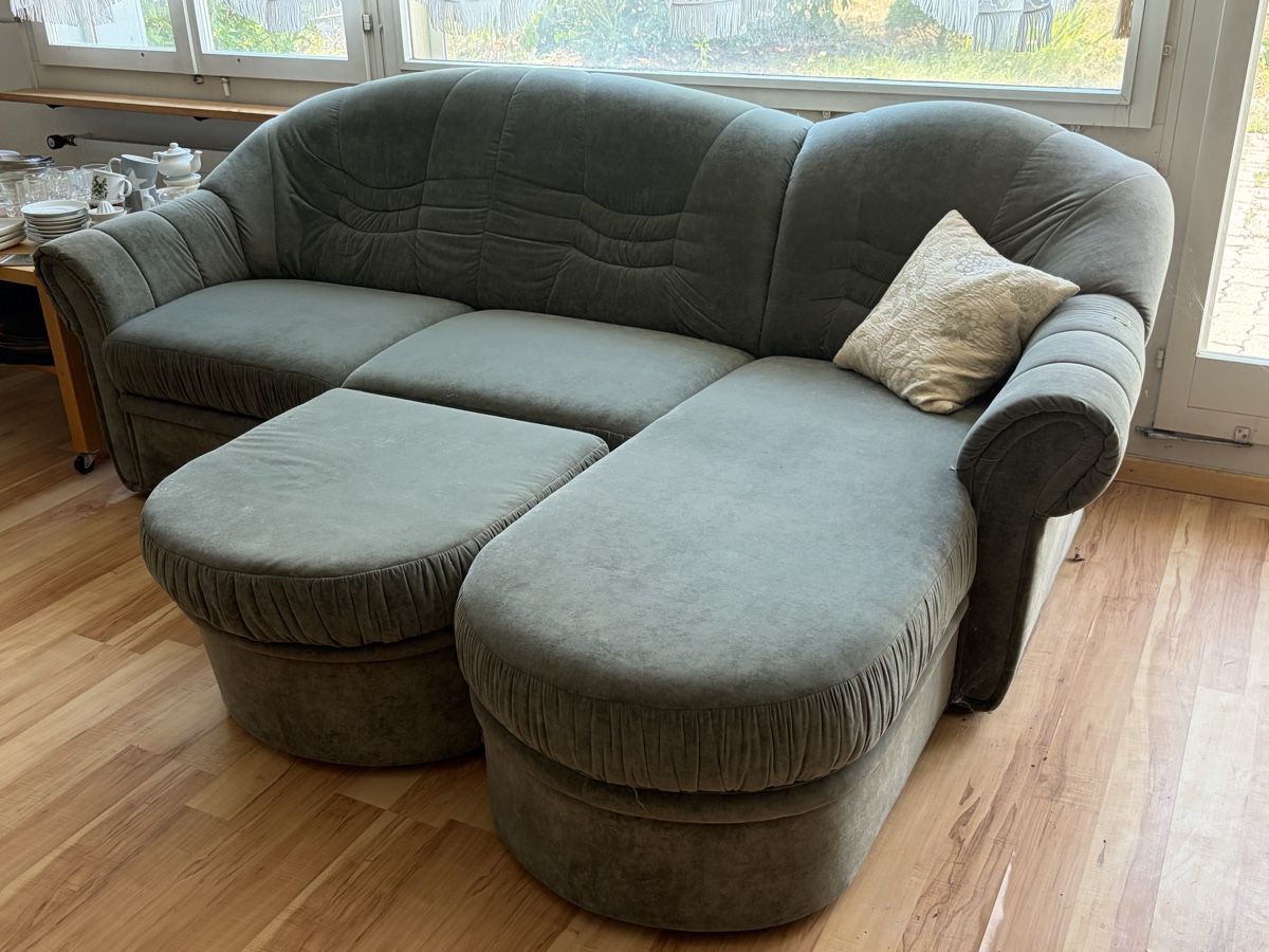 Divani: Ecksofa mit sep. Hocker – Usato da Heimberg venduto da Blackwitch