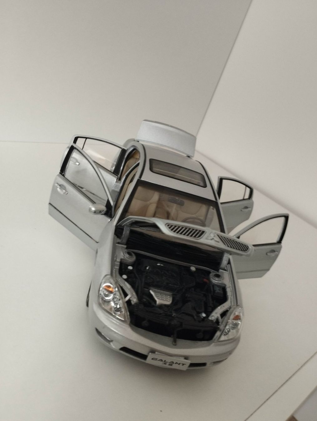 Mitsubishi Modellini d'auto: Mitsubishi Galant - full openings – Usato da Chur venduto da oriori 5
