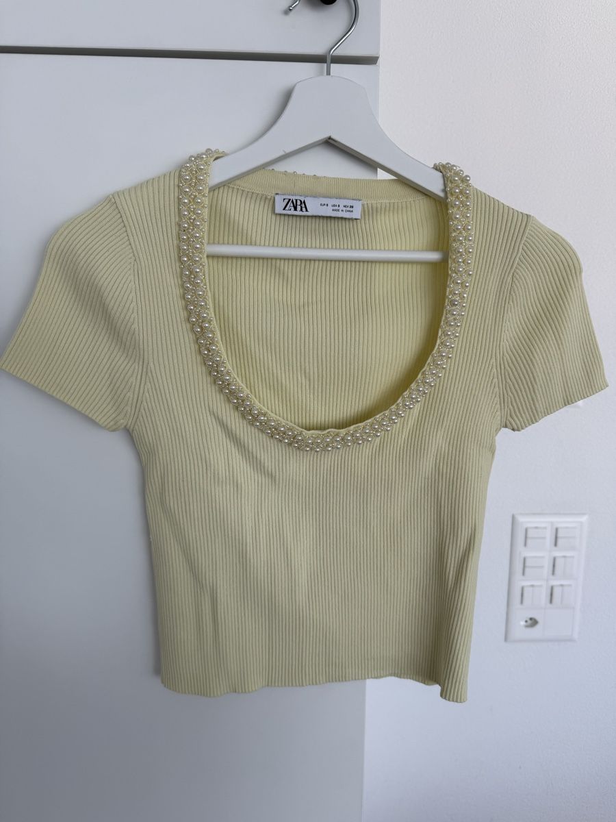 Zara Top: Butter-yellow Zara Oberteil – Nuovo (secondo la descrizione) da Zürich venduto da mel_87ct