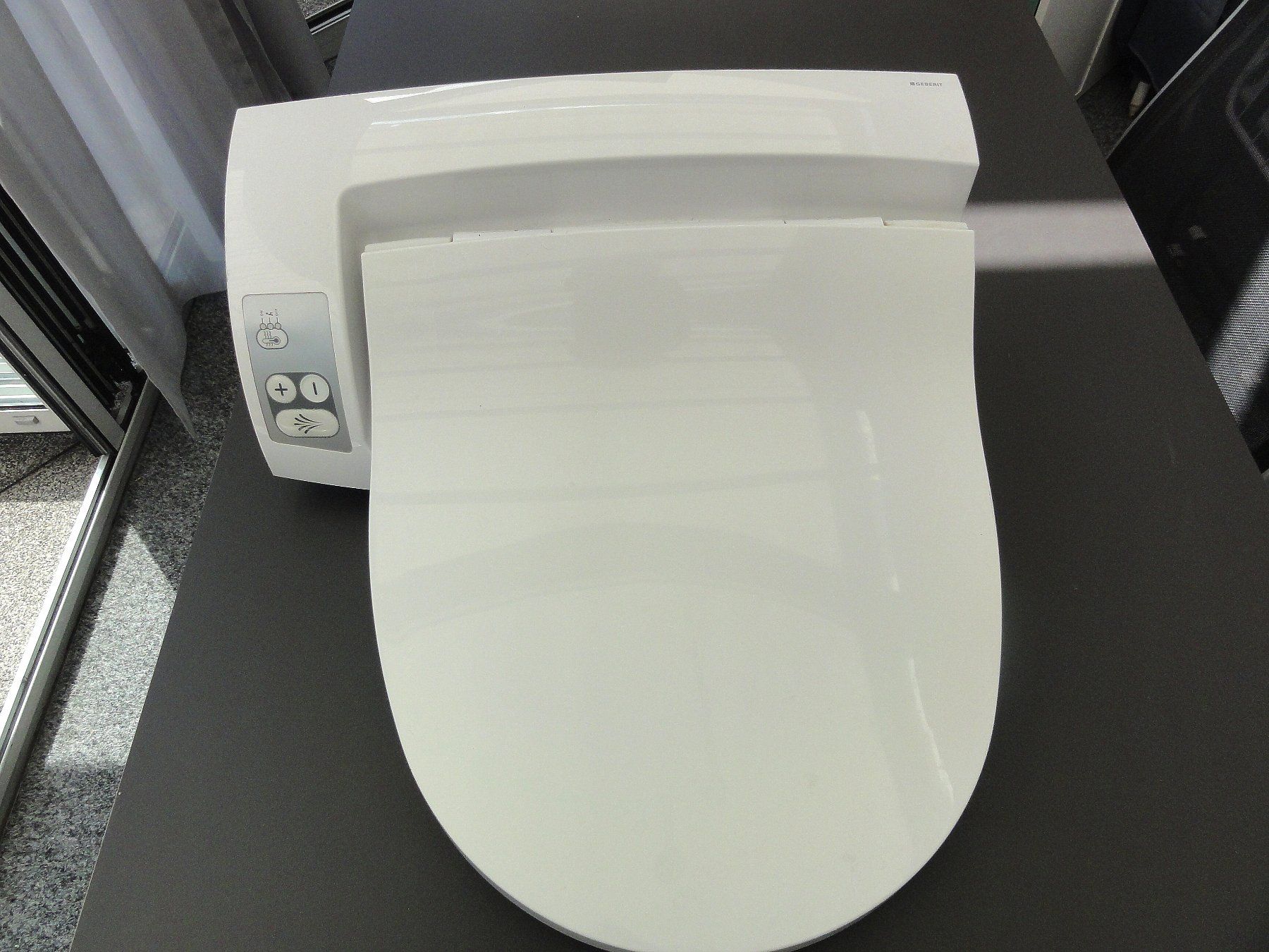 Geberit WC: Dusch WC Aufsatz Geberit Aqua Clean 5000 plus – D'occasion à Ebikon par 2297