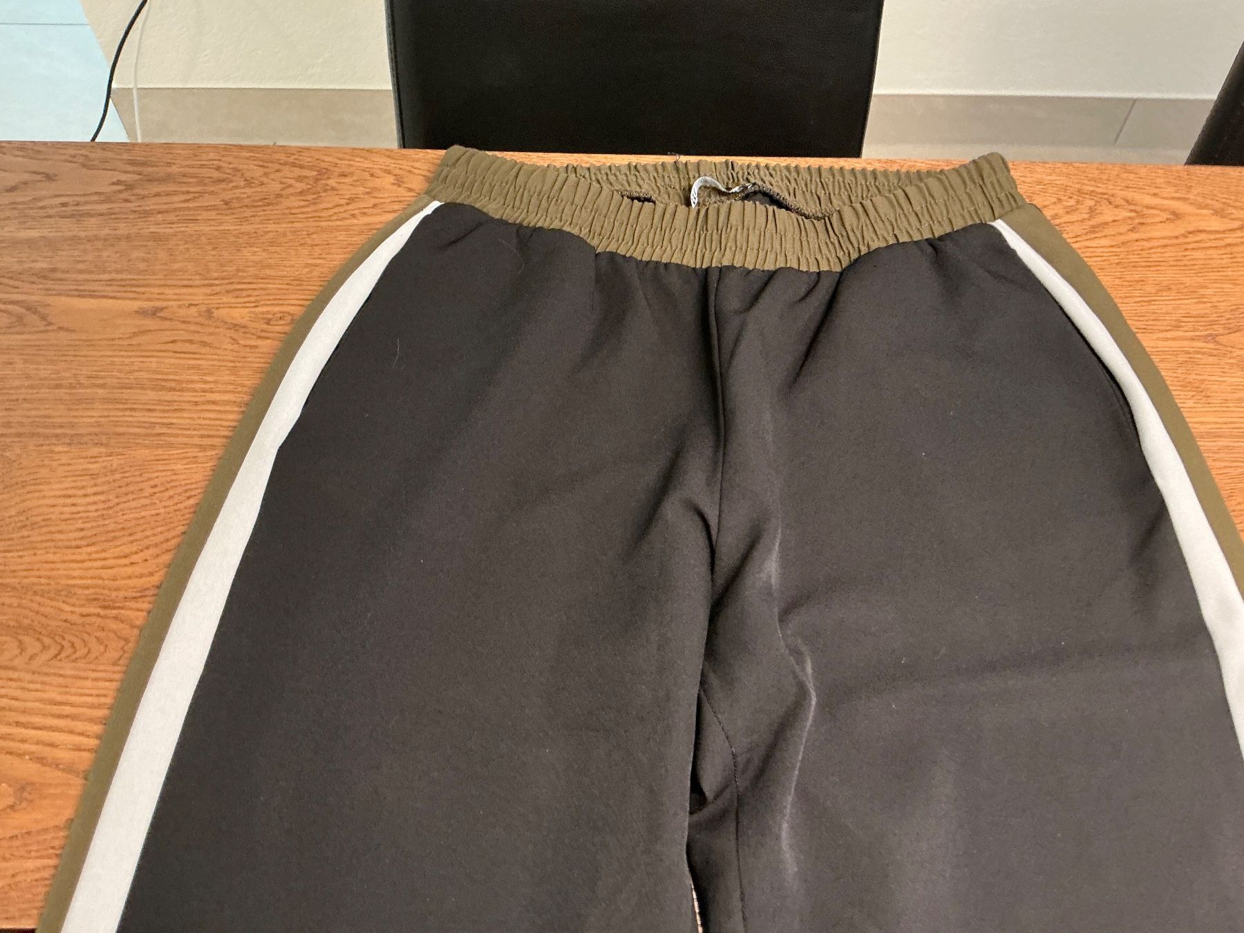 Zara Pantaloni: Freizeithose schwarz mit Streifen Gr.XL – Usato da Würenlos venduto da Swe_2013 1