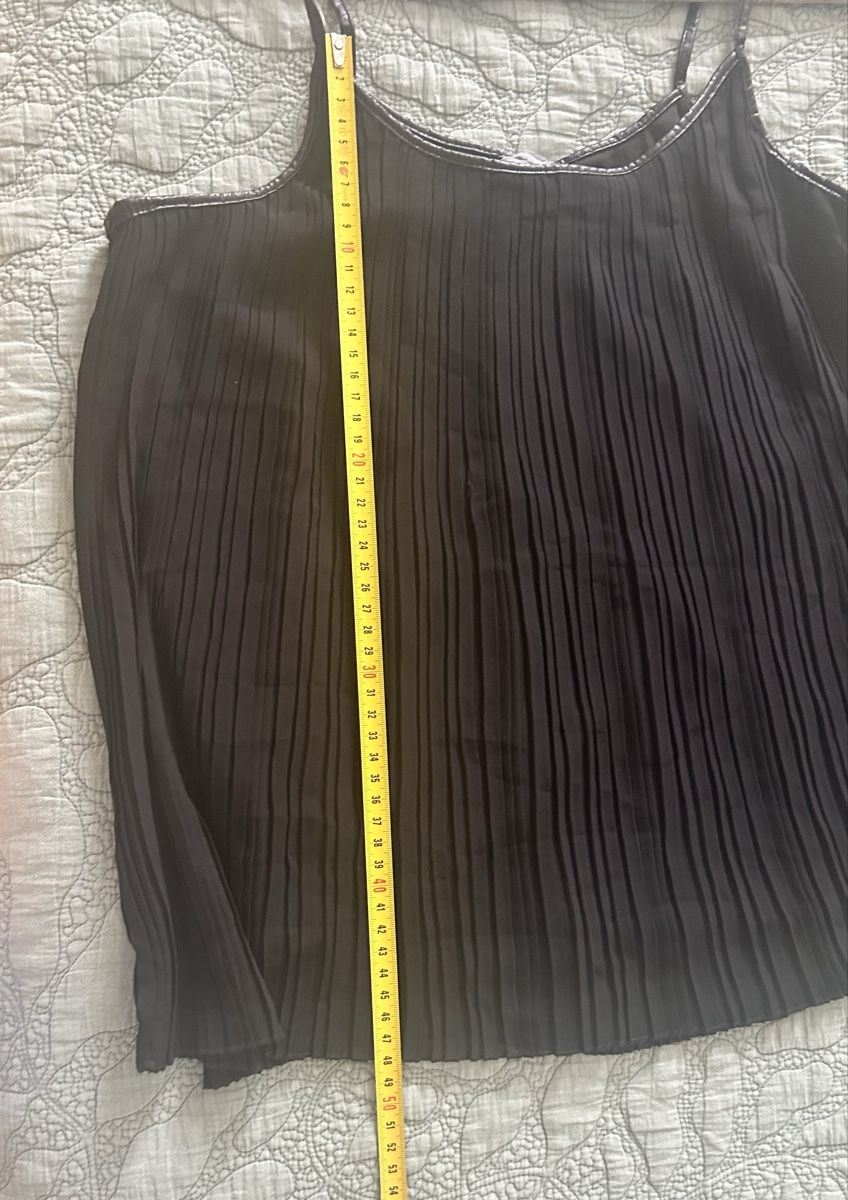 Top: Top mit Trägern schwarz Grösse M   – Usato da Schaffhausen venduto da Lucyswunderlade 3
