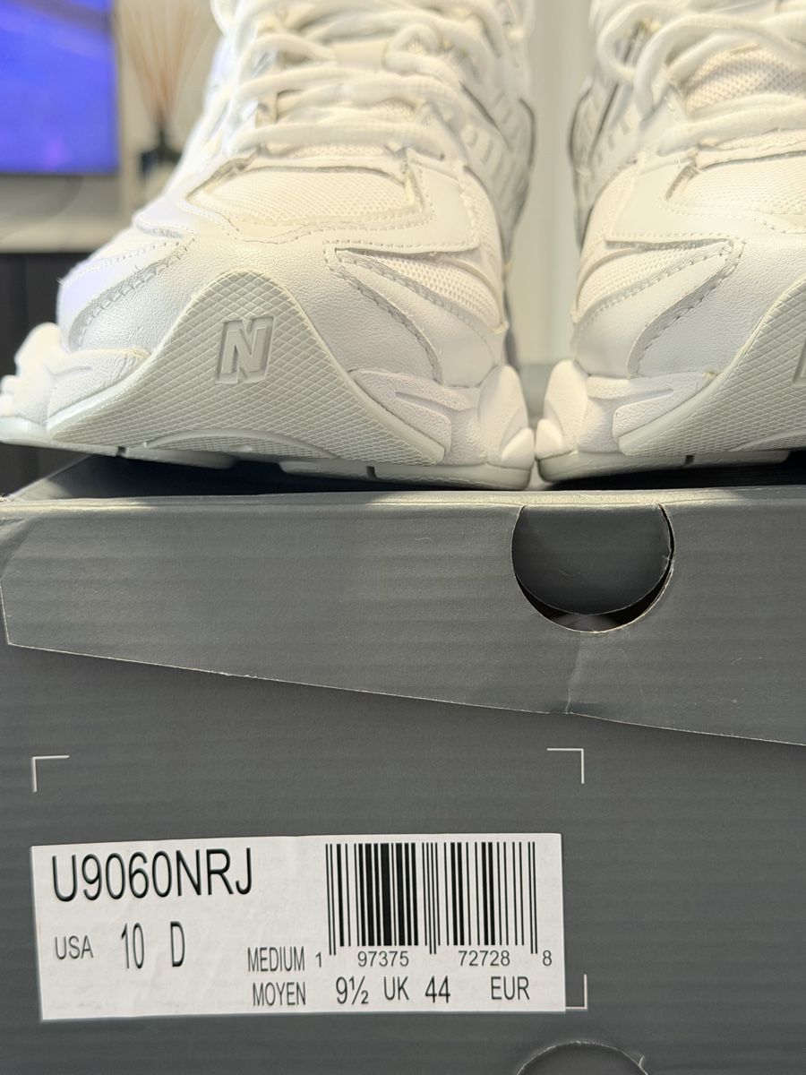 New Balance Herrenschuhe: New Balance 9060 Triple White taille 44 – Neu und originalverpackt aus Yverdon-les-Bains von ioustock 3