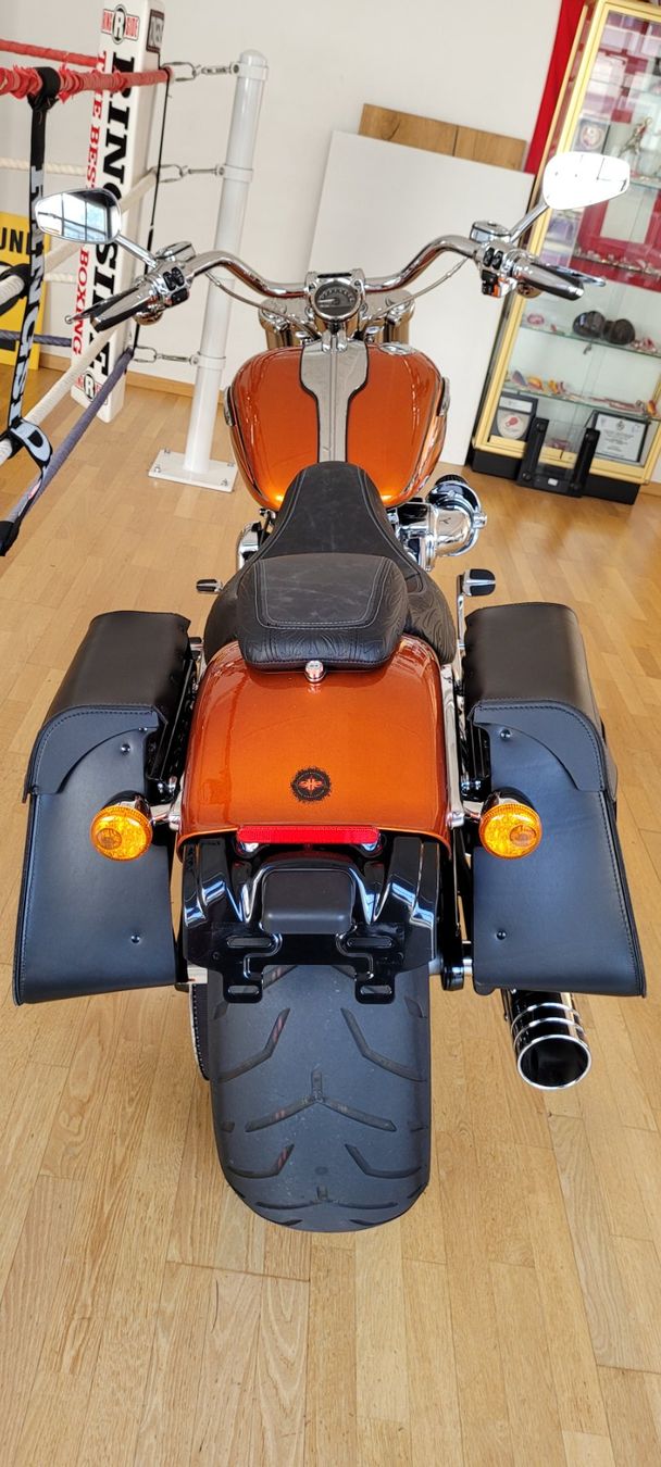 Harley-Davidson Chopper: Harley-Davidson Breakout CVO – Nuovo (secondo la descrizione) da Martigny venduto da Philippe3691 2
