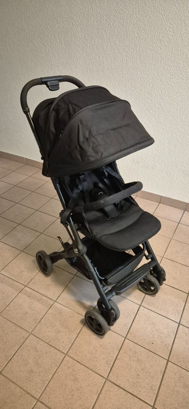 Maxi-Cosi Poussette: Poussette maxi-cosi pliante compacte – D'occasion à Vufflens-la-ville par Alexmaurer 2