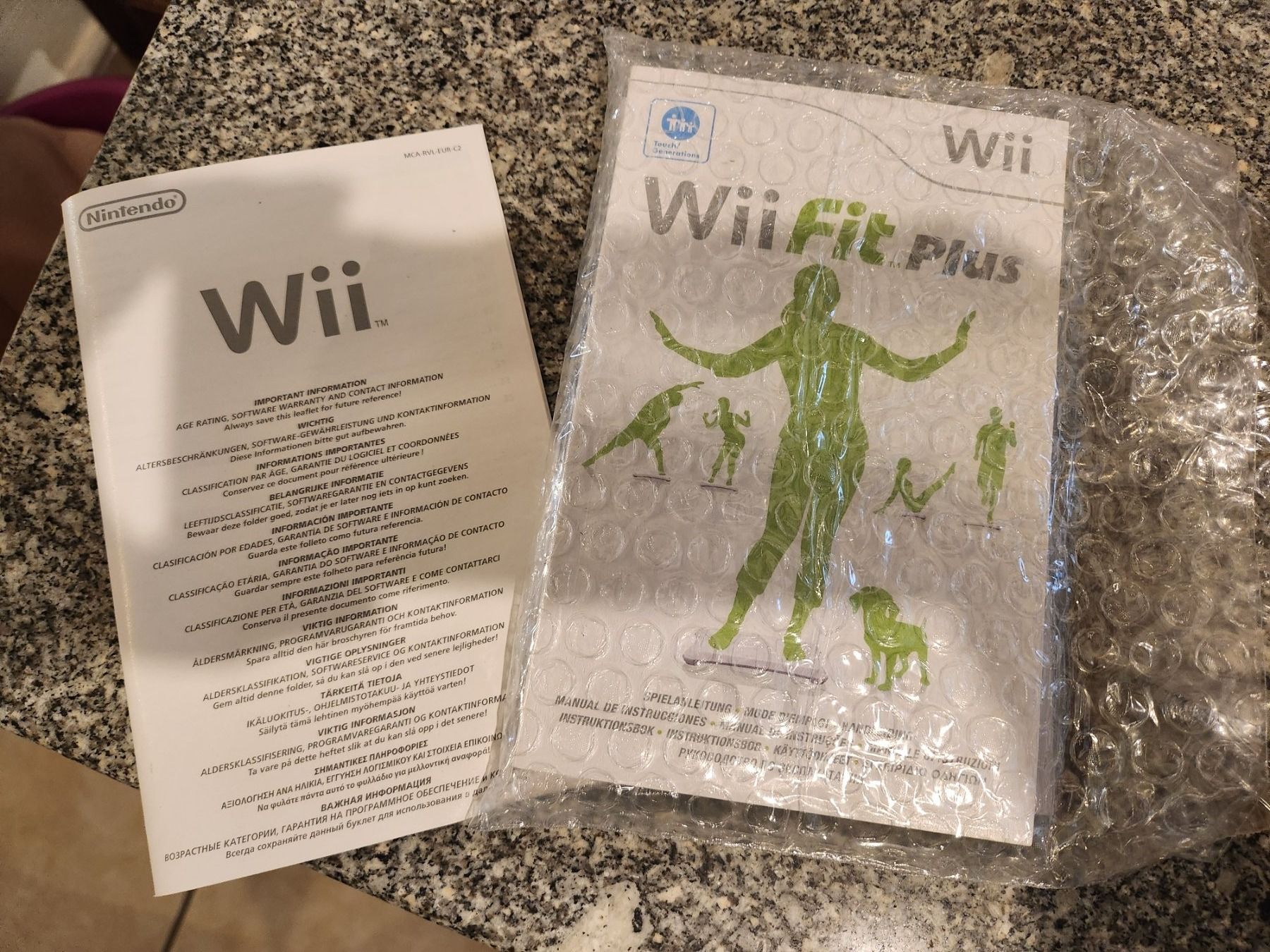 Nintendo Konsolen: Wii Fit Plus + Balance Board noire – Neu und originalverpackt aus Thônex von  5
