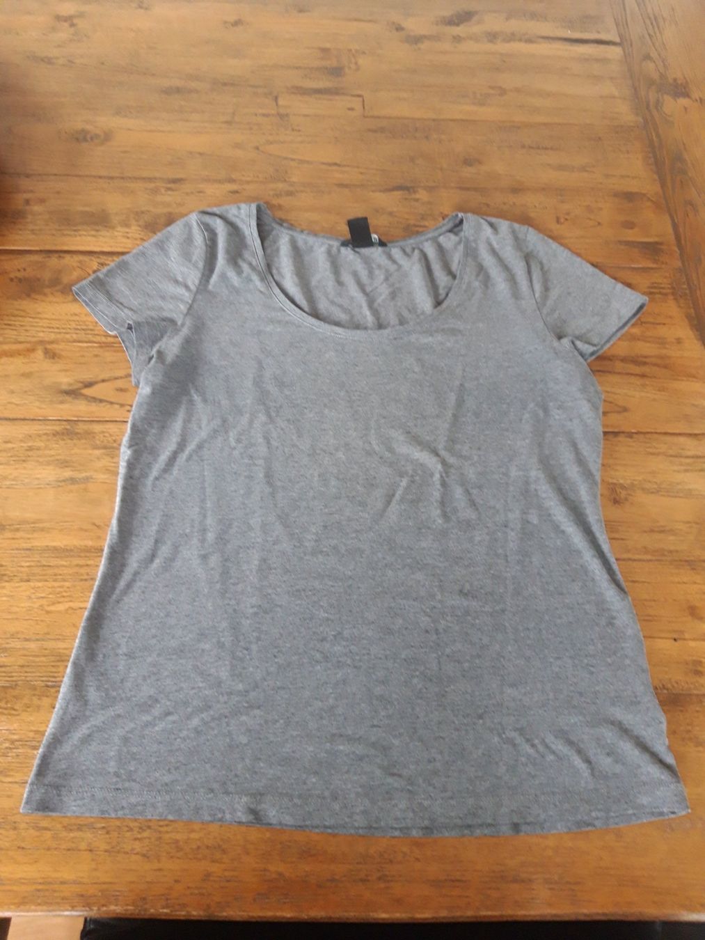 H&M T-shirt: Grösse L graues Rundhals Basic T-Shirt casual – Usato da Feuerthalen venduto da tanatha_st