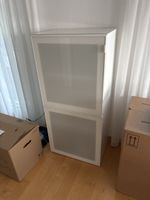 Milchglasvitrine