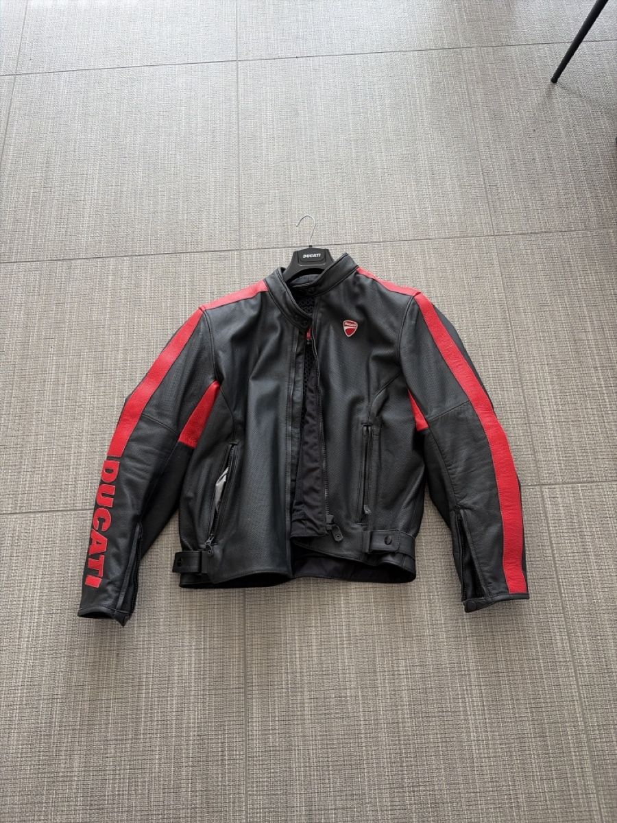 Ducati Vestes: Ducati Lederjacke – D'occasion à Sursee par nha00
