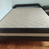 Bettgestell mit Matratze160x200, Lattenrost und Nachttisch