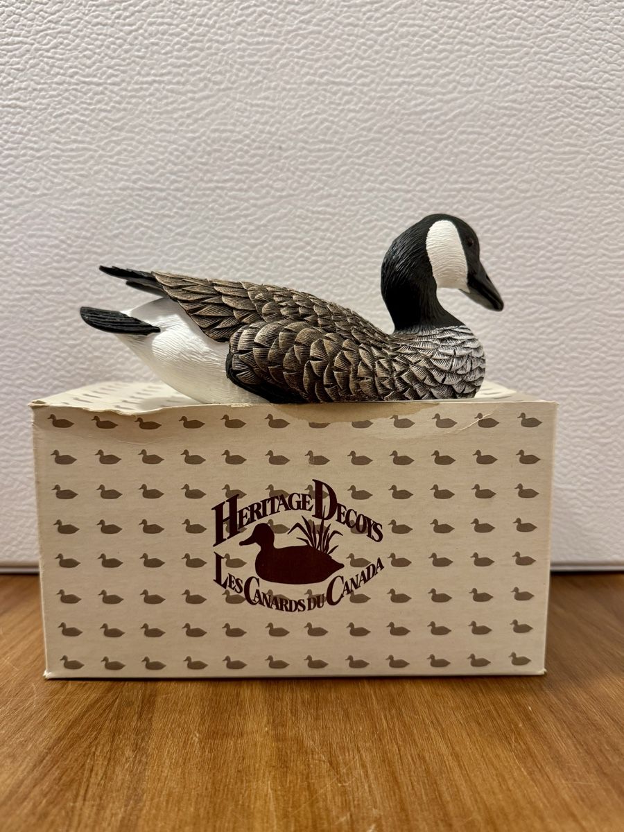 Statuette: GANS Figur, Heritage Decoys, handgeschnitzt – Nuovo e nell'imballaggio originale da Zürich venduto da Nobs1