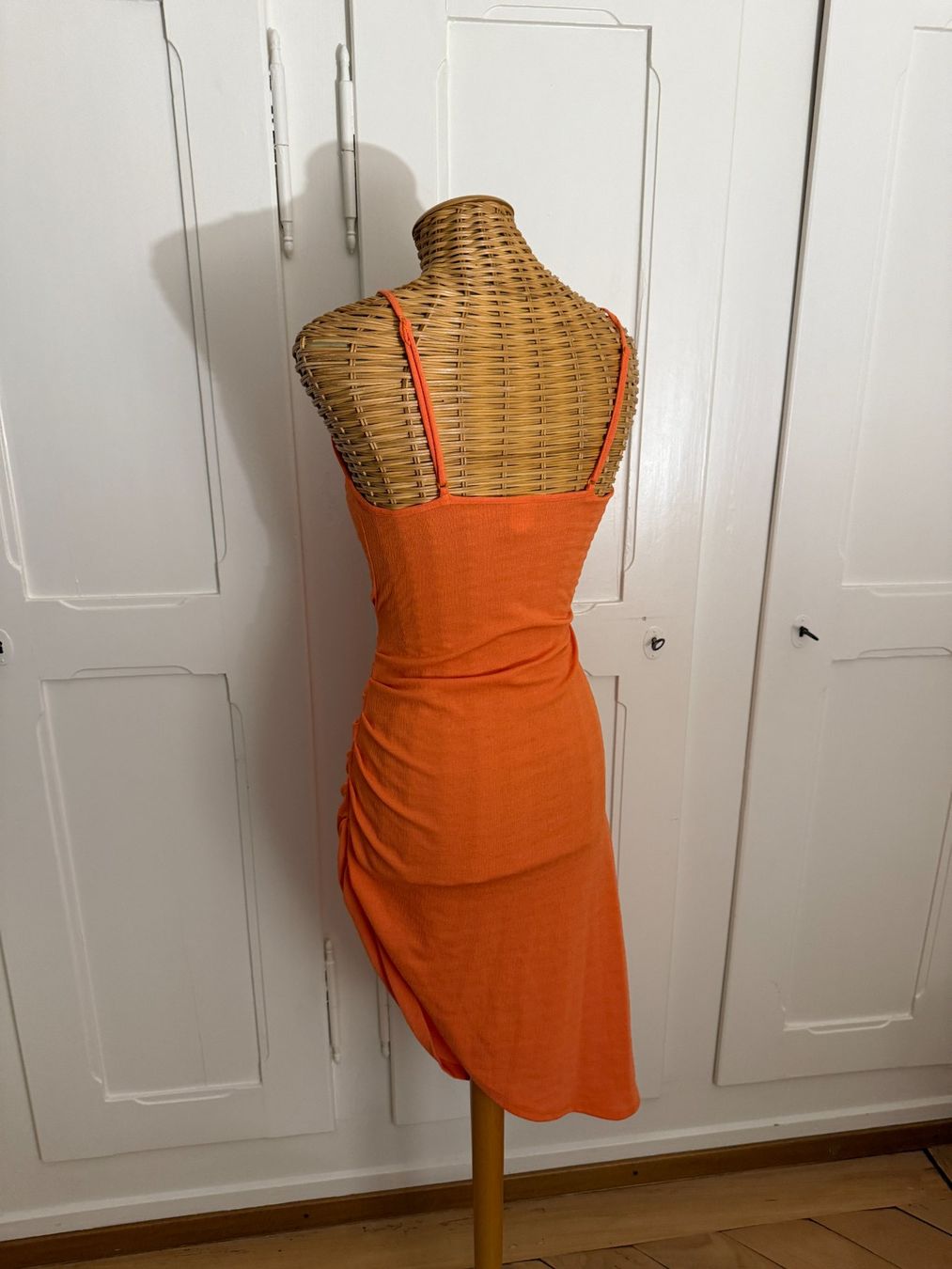 Zara Kleider: Kleid orange asymmetrisch XS – Gebraucht aus Zürich von Diazaio 2