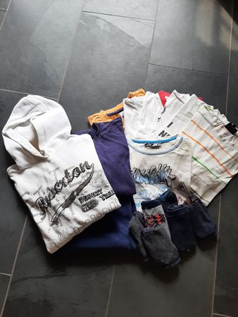 Kleiderpaket Jungs Grösse 146/152 T-Shirts, Hoodie, Socken