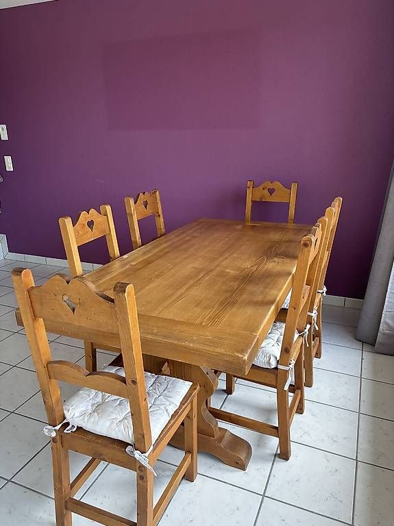 Set di tavolo e panche: Table et six chaises en bois massif – Usato da Neyruz FR venduto da papillon710