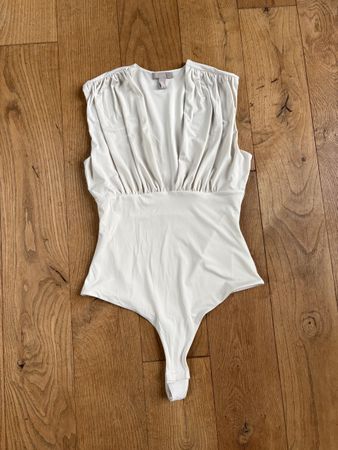 Schöner H&M Body in Weiss, Grösse S - ideal für den Sommer!