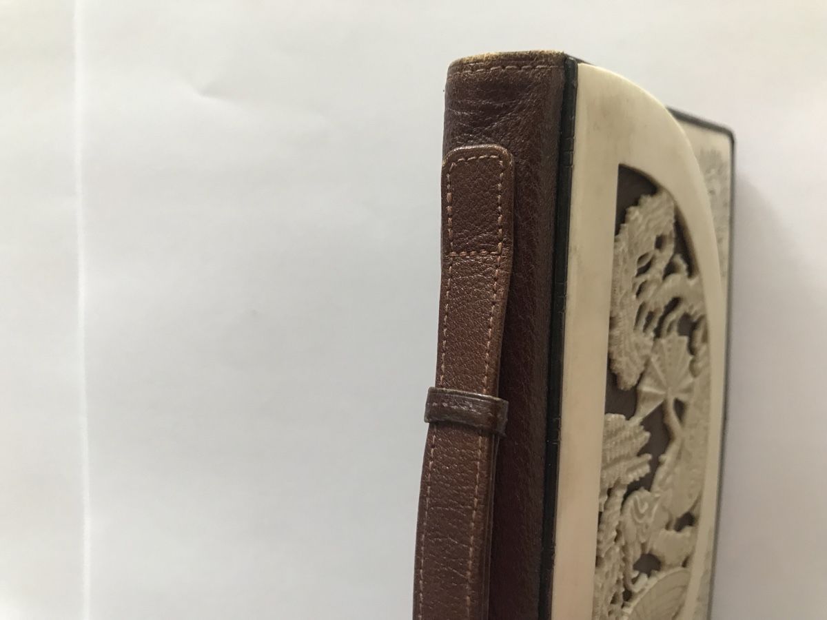 Borse da donna: Pochette antique décorée de l’os sculptée – Usato da Grimisuat venduto da eliseba88 5