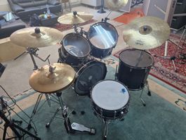 Sehr gut erhaltenes Yamaha Drum-Set inkl. Cymbals (Jg 2015)