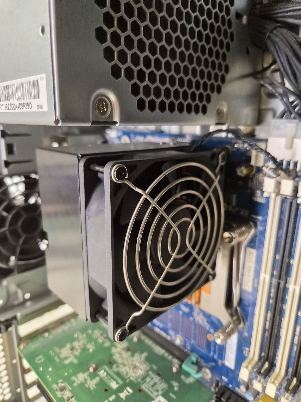 Hewlett Packard PCs: HP Z440 Workstation, Intel Xeon E5-1650 v3 CPU.  – Gebraucht aus SCHAFFHAUSEN von Atami99 4