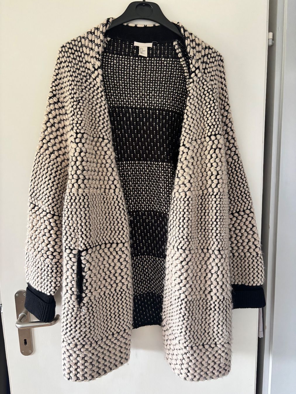 H&M Giacche: Kuschelige H&M Strickjacke, Grösse L – Usato da Gurzelen venduto da stefi2774